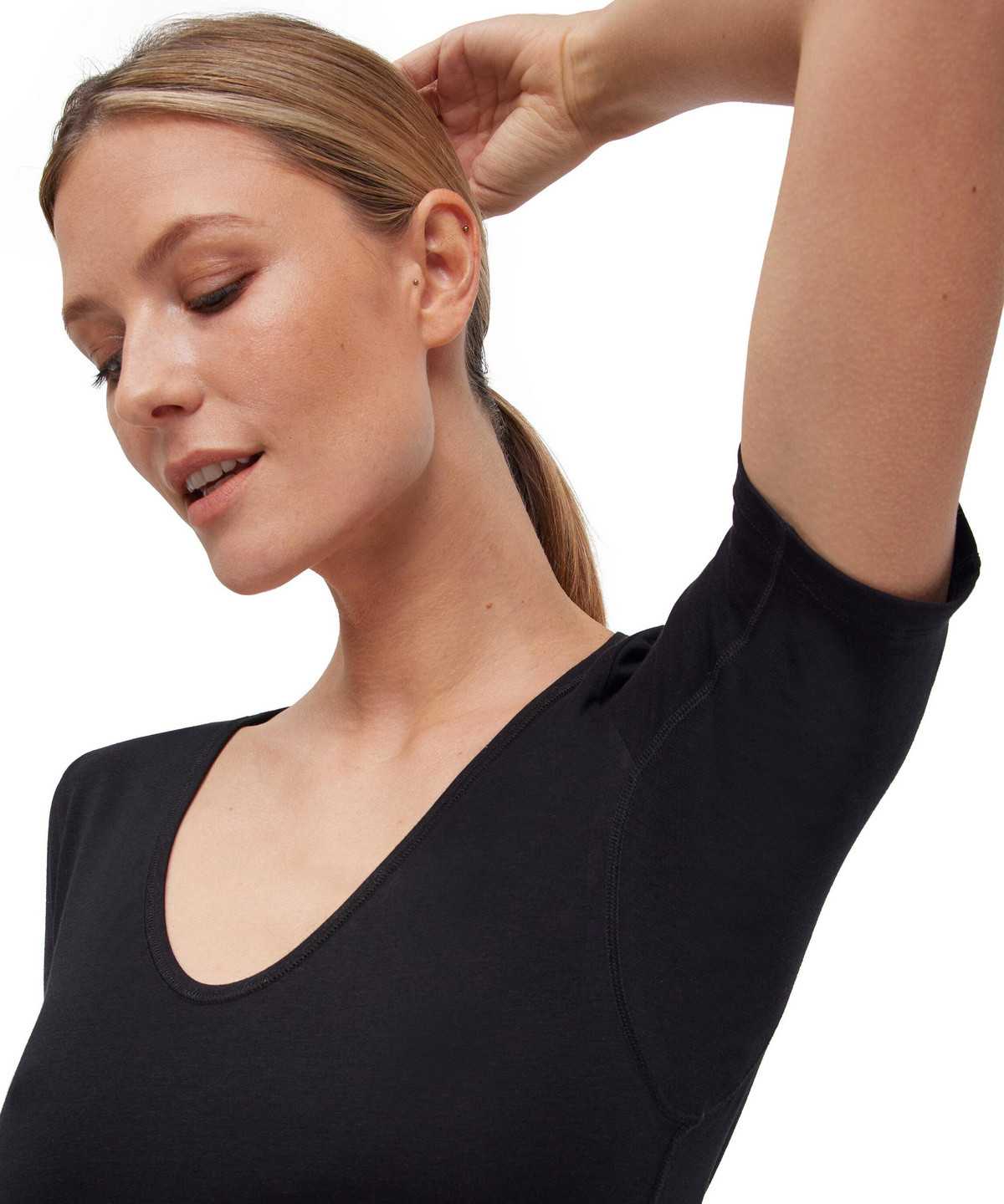 Black Falke T-Shirt V-neck Daily Climate Control Women Shirts | 948-FJRTSH